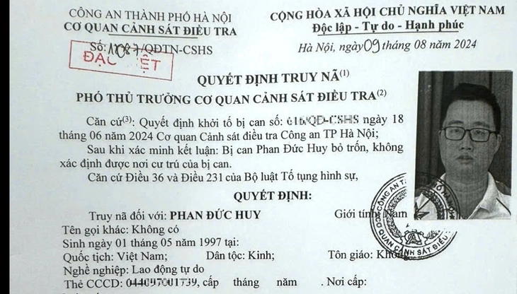 Phát hiện người mang lệnh truy nã đặc biệt, ngân hàng báo công an bắt giữ - Ảnh 1.