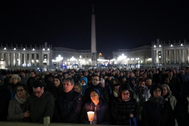 Vatican cập nhật: Giáo hoàng Francis bị suy hô hấp， phải thở máy trở lại - Ảnh 1.