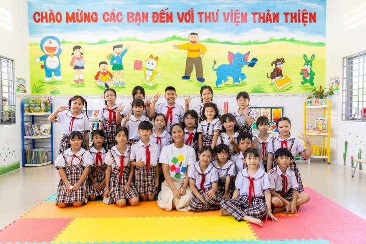 H'Hen Niê khánh thành thư viện thân thiện thứ 12 - Ảnh 3.