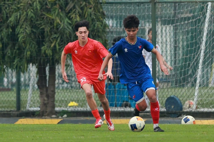 U17 Việt Nam đấu tập thắng U17 PVF - Ảnh 1.