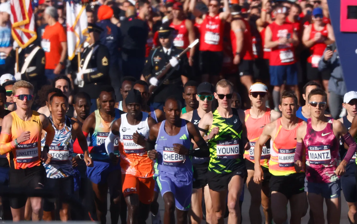 Cụ ông 92 tuổi Antonio Rao tươi cười chinh phục Rome Marathon - Ảnh 3.