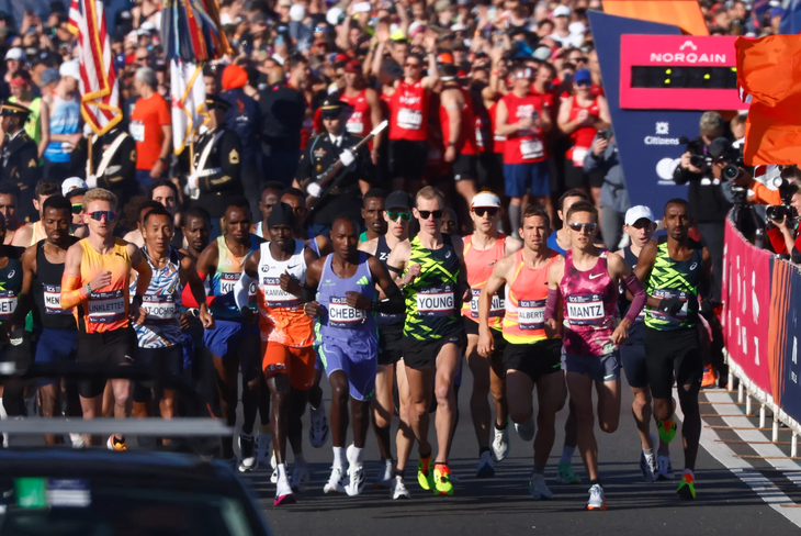 New York City Marathon 2025 lập kỷ lục 200.000 người đăng ký - Ảnh 1.