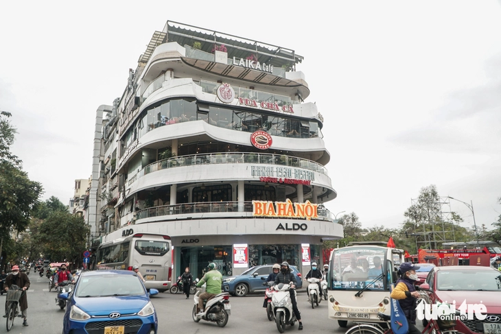 Phá bỏ tòa Hàm cá mập: Đã đến lúc Hà Nội phải 'hạ đài' các tòa nhà cao tầng ở hồ Gươm - Ảnh 2.