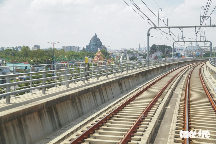 Theo chân kỹ thuật viên lái tàu ngắm TP.HCM từ cabin metro - Ảnh 11.