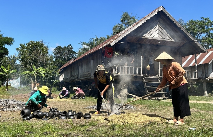 Gìn vàng giữ ngọc nghề gốm cổ Yang Tao - Ảnh 3.