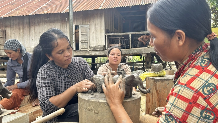 Gìn vàng giữ ngọc nghề gốm cổ Yang Tao - Ảnh 1.