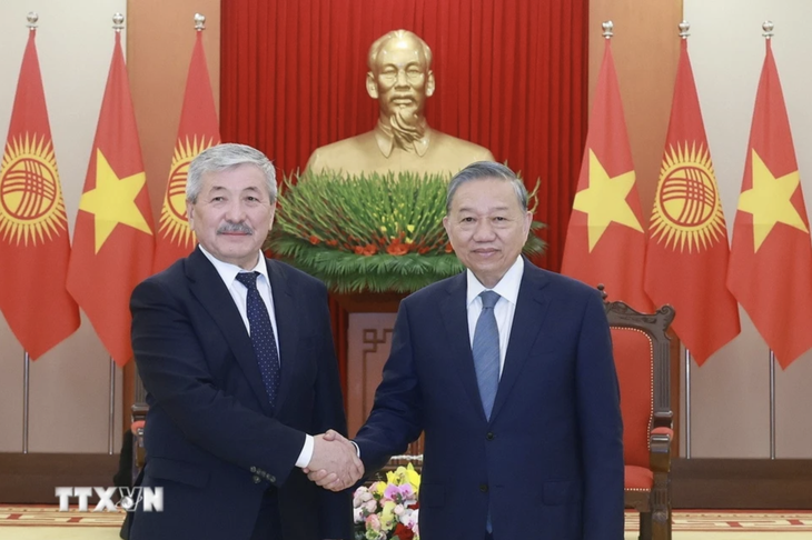 Kết nối đường không, đường sắt giữa Việt Nam và Kyrgyzstan - Ảnh 1.