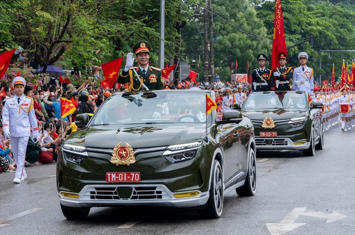 'VinFast VF 9 mui trần' bất ngờ lộ diện, màu sơn tiết lộ mục đích sử dụng đặc biệt - Ảnh 5.