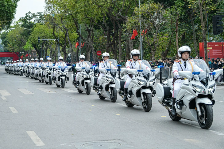 Mãn nhãn màn biểu diễn khí công, võ thuật, truy bắt tội phạm của lực lượng công an  - Ảnh 6.