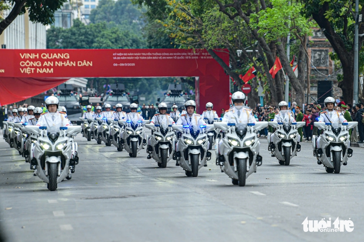 Mãn nhãn màn biểu diễn khí công, võ thuật, truy bắt tội phạm của lực lượng công an  - Ảnh 5.