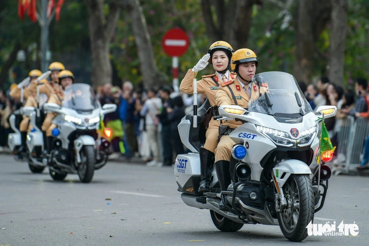 Mãn nhãn màn biểu diễn khí công, võ thuật, truy bắt tội phạm của lực lượng công an  - Ảnh 8.