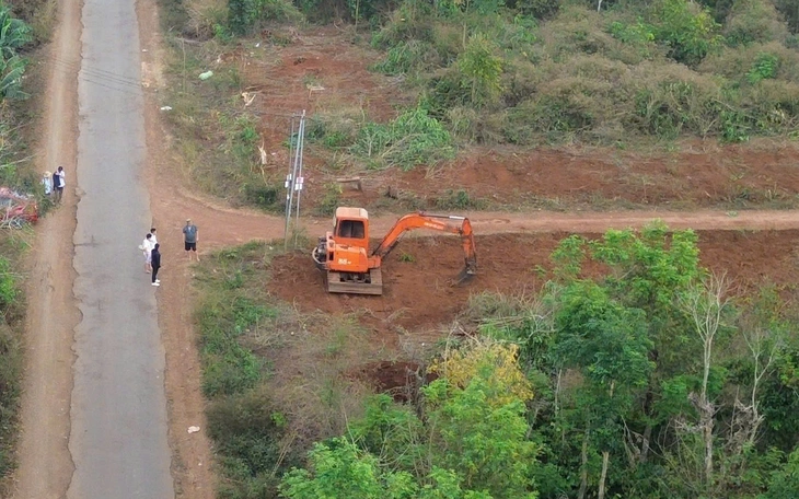 Người dân Đắk Lắk ùn ùn làm thủ tục đất đai, nhiều nơi quá tải - Ảnh 6.