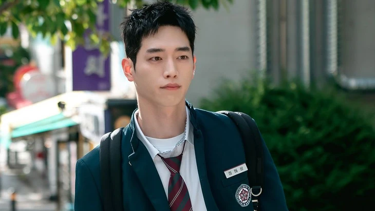 Mỹ nam Seo Kang Joon ghi điểm khi đóng vai học sinh ở tuổi 32 - Ảnh 1.