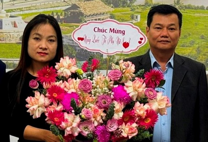 Đến chúc mừng 8-3 chỉ gặp 1 nhân viên: Bạn đọc không 'lọt tai' với giải trình của đơn vị - Ảnh 2.