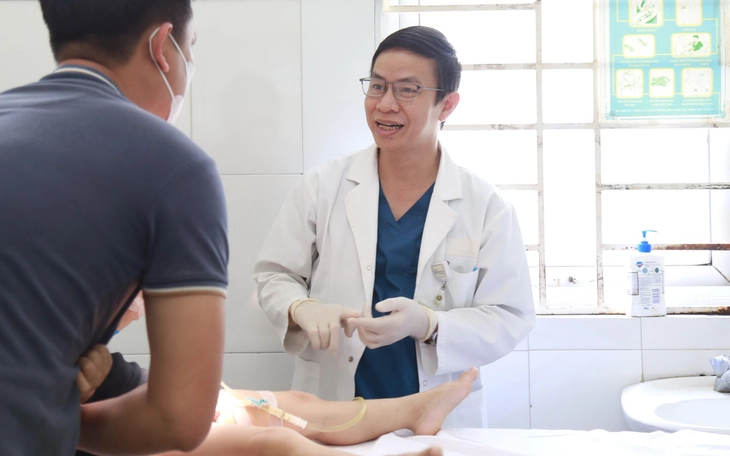 Cậu bé 14 tuổi phải cắt bỏ tinh hoàn do nhập viện quá muộn - Ảnh 2.