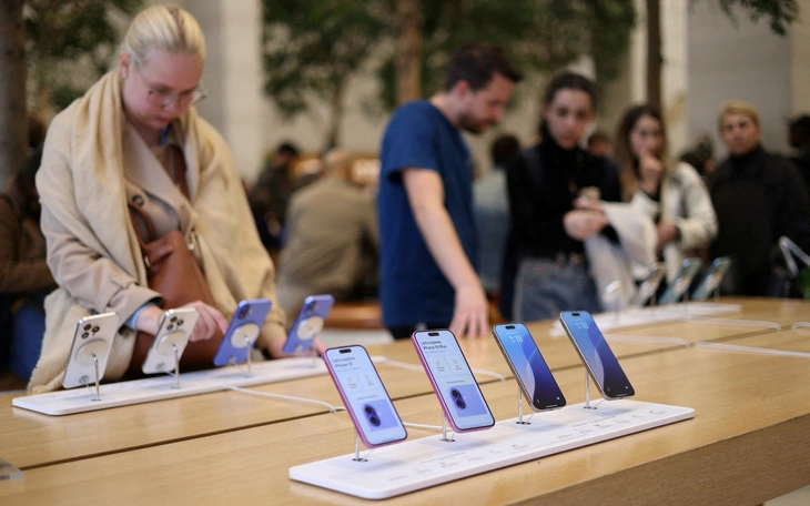 Apple buộc phải tăng giá MacBook, iPad vì giá chip nhớ tăng vọt theo cơn sốt AI - Ảnh 2.