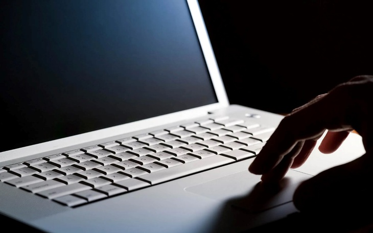 Anh lần đầu xét xử vụ bán 'hóa chất hỗ trợ tự tử' qua mạng - Ảnh 2.