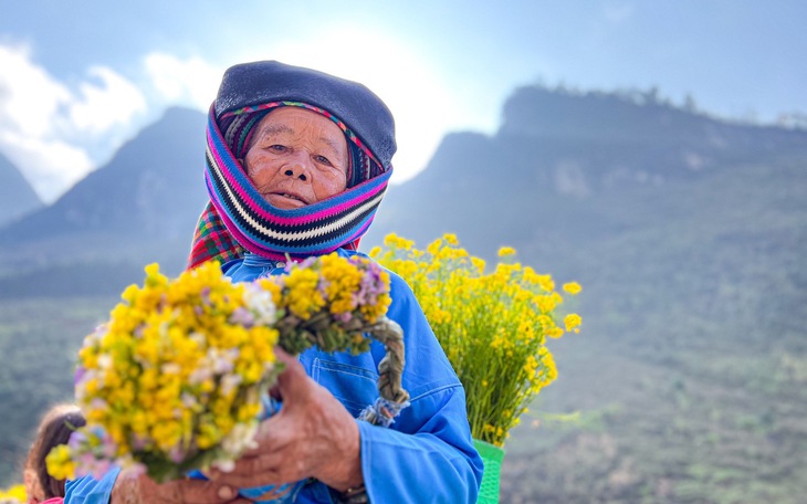 Lý do tạm dừng xe chở khách lên cột cờ Lũng Cú - Ảnh 5.