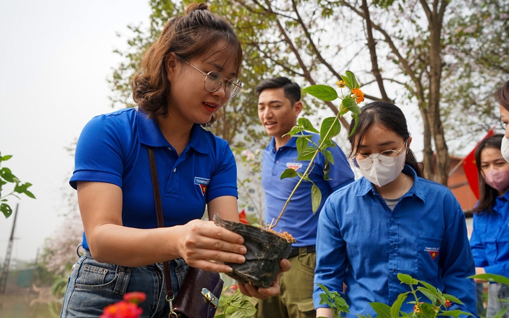 Trao giải cuộc thi viết ‘Dấu chân trên hành trình đổi mới’ - Ảnh 4.