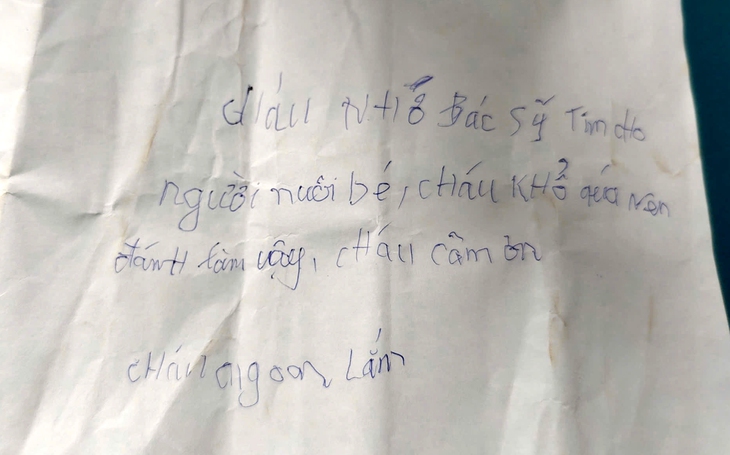 Người mẹ bỏ rơi bé gái mắc bệnh sởi tại bệnh viện rồi quay lại nhận con - Ảnh 1. Người mẹ bỏ rơi bé gái mắc bệnh sởi tại bệnh viện rồi quay lại nhận con - Ảnh 1.