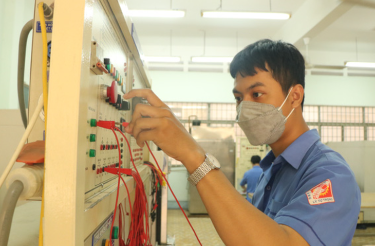 Sở GD-ĐT TP.HCM: Trường Cao đẳng Lý Tự Trọng TP.HCM có nhiều vi phạm- Ảnh 1. cao đẳng lý tự trọng - Ảnh 1.