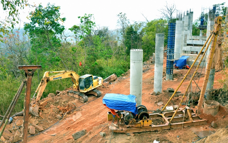 Quốc lộ 28B nối biển và hoa của Lâm Đồng có kịp hoàn thành tiến độ? - Ảnh 3.