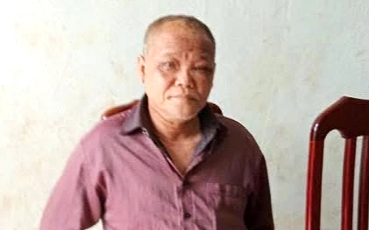 Đánh mẹ, đâm cán bộ làm nhiệm vụ, con trai lĩnh 11 năm tù - Ảnh 2.