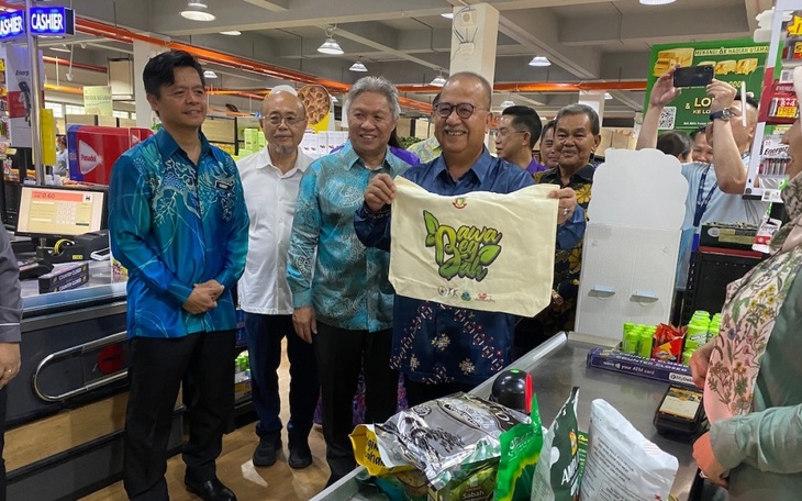 Bất ngờ màng bao bì làm từ sữa, phân hủy hoàn toàn trong 13 tuần - Ảnh 2.