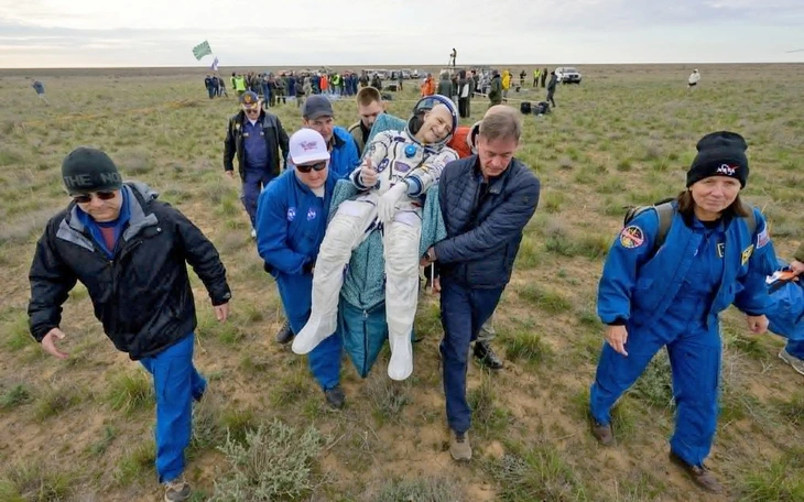 Phi hành gia huyền thoại Mỹ Jim Lovell qua đời ở tuổi 97 - Ảnh 4.