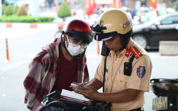 Hoàn thành cắt giảm, phân định thẩm quyền giải quyết thủ tục hành chính cấp huyện trước 10-6 - Ảnh 2.