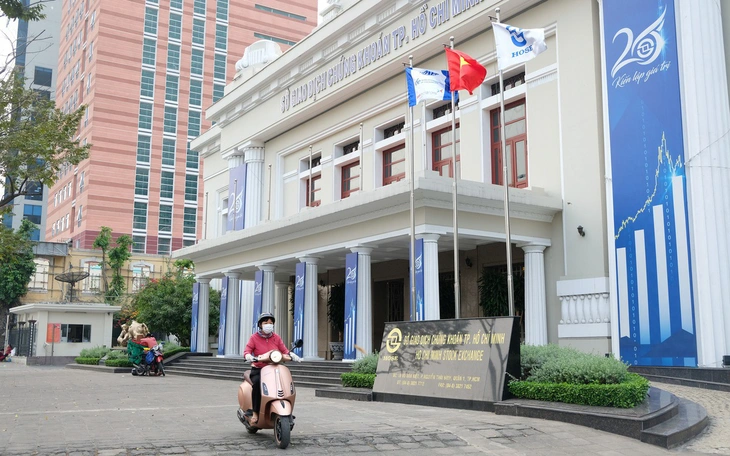 Vận hành hệ thống giao dịch chứng khoán mới: Nhà đầu tư chờ bước chuyển lớn - Ảnh 2.