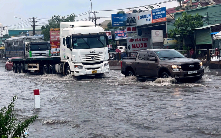  Thời tiết hôm nay 4-5: Rãnh thấp duy trì, Nam Bộ mưa to - Ảnh 2.