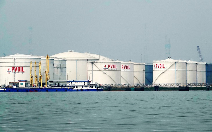Giá dầu trượt dốc khi OPEC+ tăng tốc bơm thêm sản lượng - Ảnh 2.