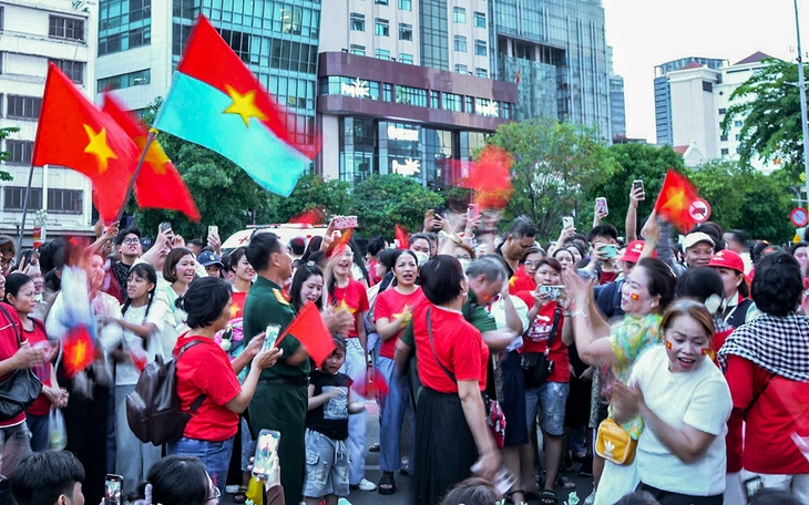 Nhạc sĩ Phạm Tuyên tặng bản quyền bài hát ‘Như có Bác trong ngày vui đại thắng’ cho nhân dân - Ảnh 2.