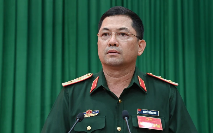 Đại tướng Nguyễn Tân Cương chủ trì bàn giao chức vụ Tư lệnh Quân khu 1 - Ảnh 2.