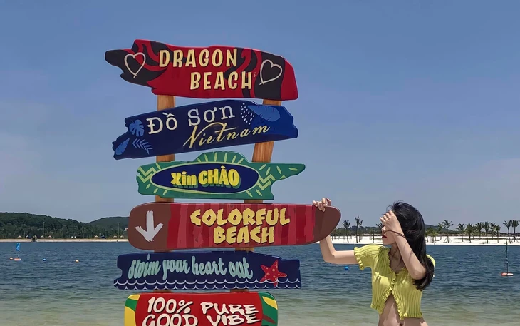 Đi tàu 'quý tộc' - giá bình dân lòng vòng foodtour Hải Phòng - Ảnh 4.