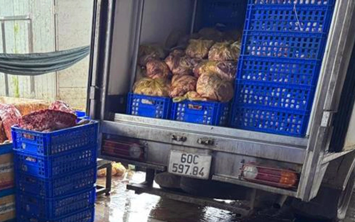 Khởi tố chủ cơ sở sản xuất giò chả sử dụng hàn the, thu giữ hơn 1,2 tấn thực phẩm vi phạm - Ảnh 4.