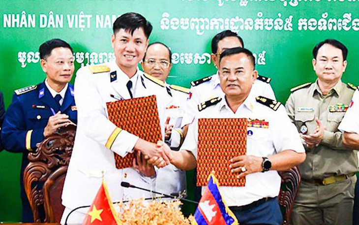 'Cột mốc chủ quyền sống' trên biển - Ảnh 9.
