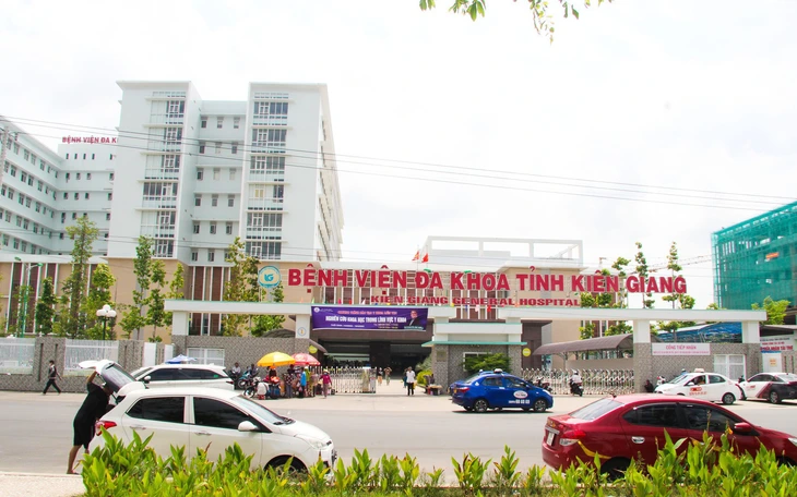 8 người ngộ độc sau ăn nấm lạ, 1 người tổn thương gan, thận - Ảnh 2.