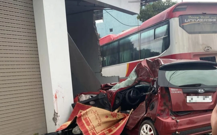 Mô tô nước mất lái lao vào bờ khiến 1 bé gái tử vong, 3 người bị thương - Ảnh 2.