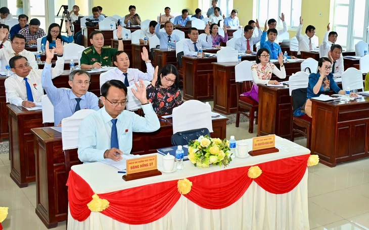 Tự ý chặn quốc lộ 20 để đoàn xe từ Đại Tùng Lâm Hoa Sen qua đường - Ảnh 3.