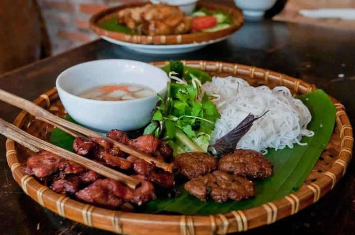 bún chả Hà Nội - Ảnh 1.