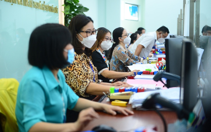 Bộ Nội vụ hướng dẫn tiền lương, tiền thưởng trong doanh nghiệp nhà nước từ 15-6 - Ảnh 3.