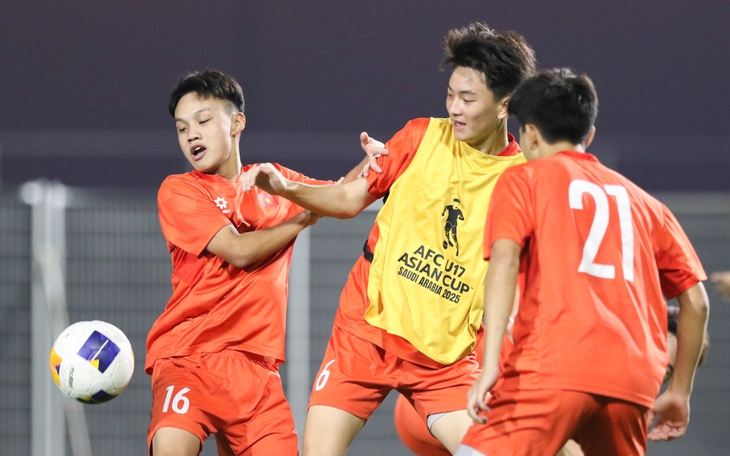 U17 Việt Nam đội mưa rèn luyện, chờ đấu U17 Nhật Bản - Ảnh 3.