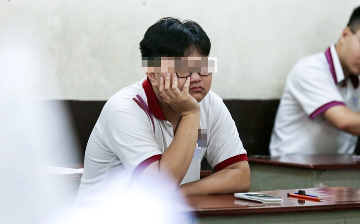 Bao giờ mới hết cảnh văn mẫu, dò đề cương mỗi mùa thi - mùa rối trong nhà - Ảnh 2.