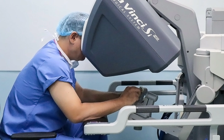 Bệnh viện Bình Dân điều trị thành công một bệnh nhân người Mỹ sau 15 năm sống khổ sở - Ảnh 2.