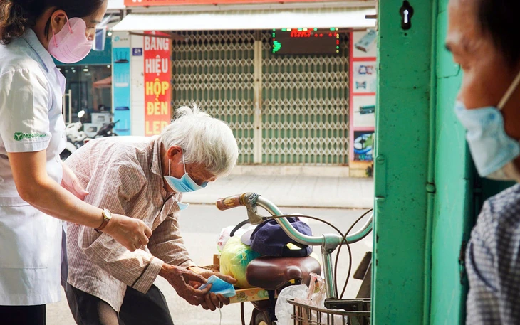 Mơ Phố: quán cà phê trở thành phòng khám miễn phí - Ảnh 2.