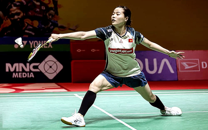 Nguyễn Thùy Linh thắng 'sốc' cựu số 1 thế giới, khiến đối thủ bực tức đập vợt - Ảnh 3.