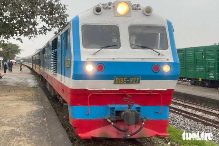 Quảng Trị đề xuất điều chỉnh giờ tàu Bắc - Nam đáp ứng nhu cầu đi lại của công chức sau sáp nhập - Ảnh 1.