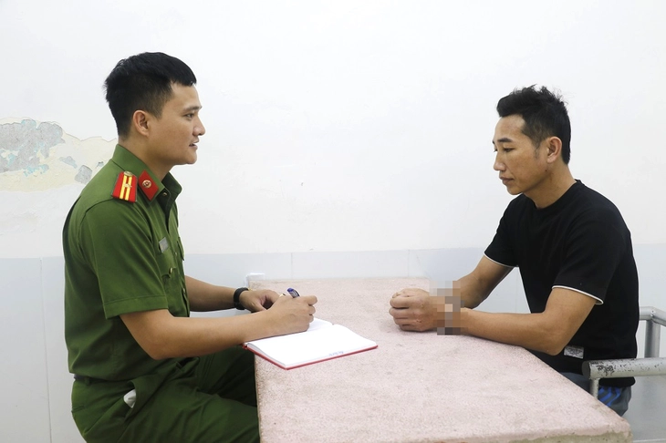 Vụ phụ huynh đánh, túm tóc cô giáo, bắt đứng giữa mưa: Gia đình xin lỗi - Ảnh 1.